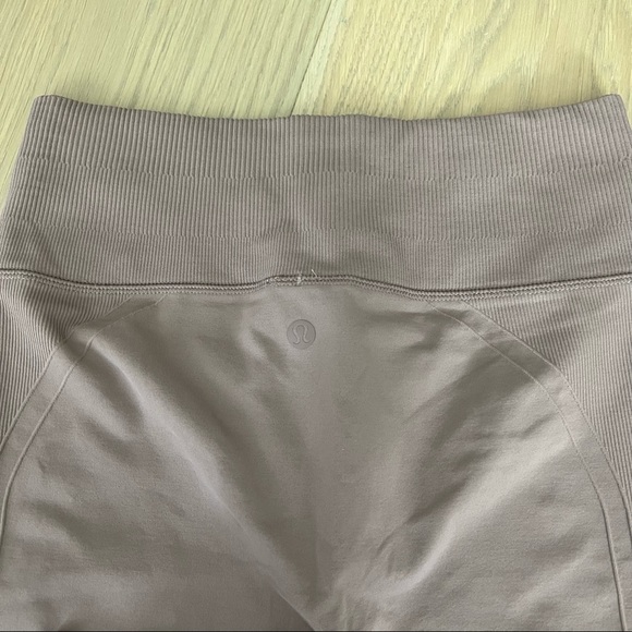 Lululemon mauve light purple nude leggings size 8 cute chic athleisure - Picture 4 of 4